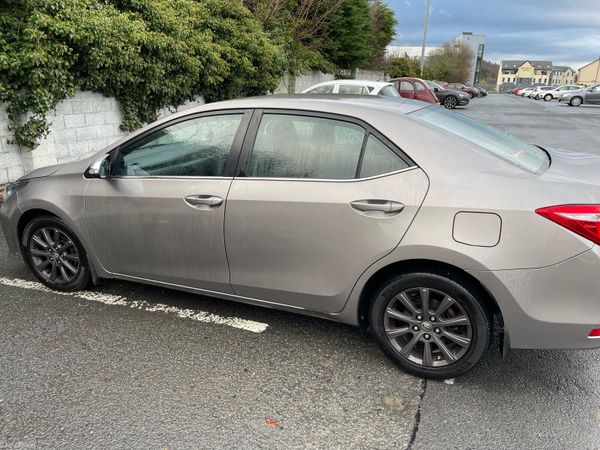 Toyota Corolla Saloon, Diesel, 2015, Bronze