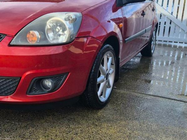 Ford Fiesta Hatchback, Petrol, 2007, Red