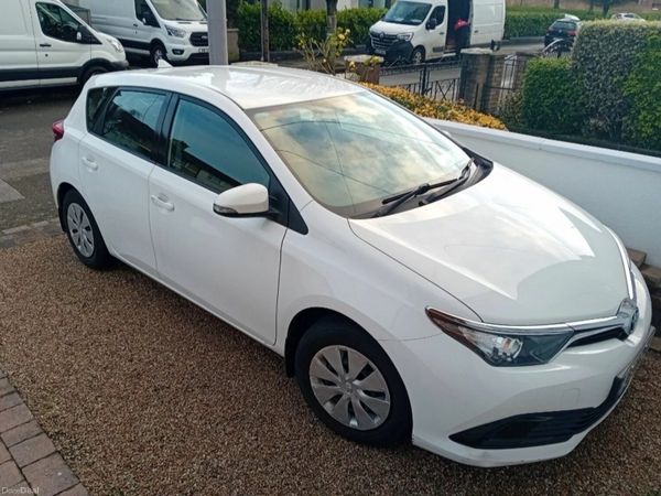 Toyota Auris MPV, Petrol, 2016, White