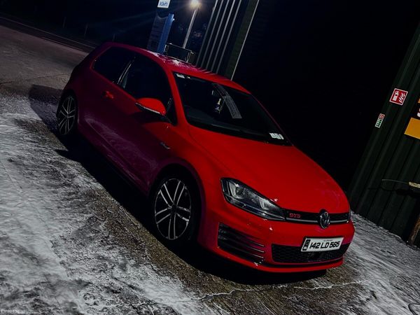 Volkswagen Golf Hatchback, Diesel, 2014, Red