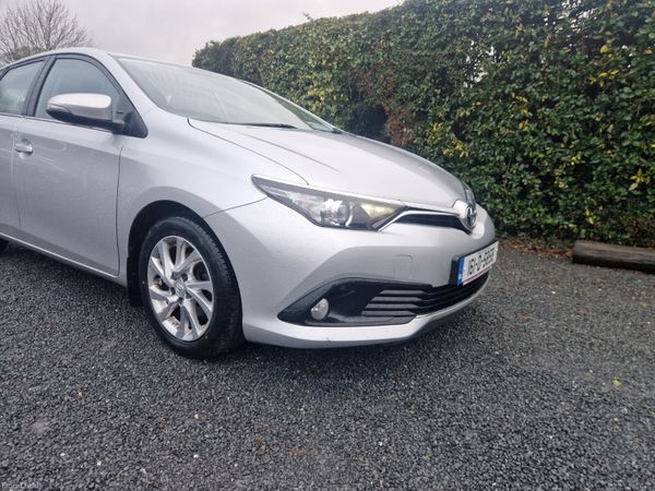 Toyota Auris Hatchback, Diesel, 2016, Silver