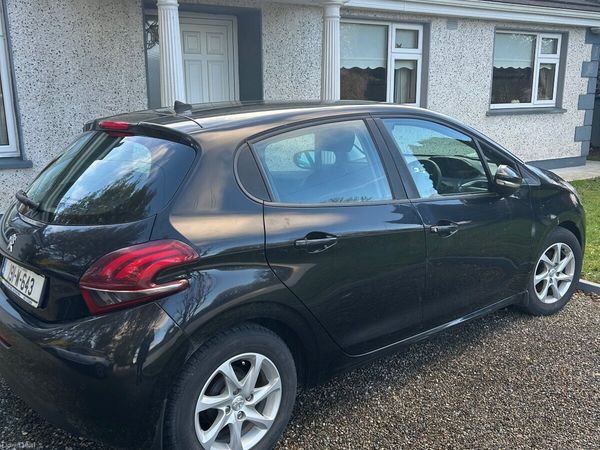 Peugeot 208 Hatchback, Petrol, 2019, Black