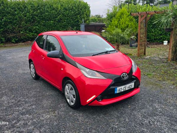Toyota Aygo Hatchback, Petrol, 2014, Red