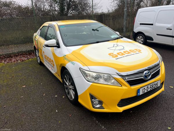 Toyota Camry Saloon, Petrol Hybrid, 2012, White