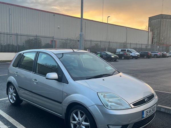 Ford Fiesta Hatchback, Petrol, 2005, Silver