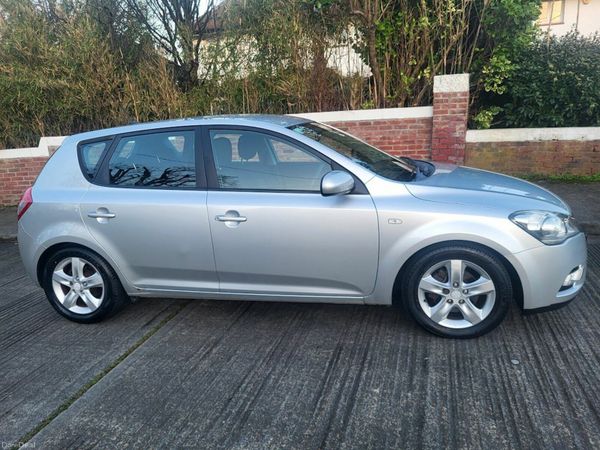 Kia Ceed Hatchback, Diesel, 2011, Silver