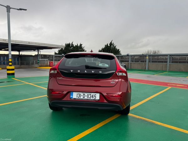 Volvo V40 Hatchback, Diesel, 2013, Red