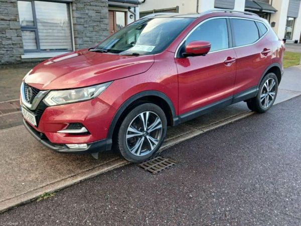Nissan Qashqai Hatchback, Diesel, 2018, Red