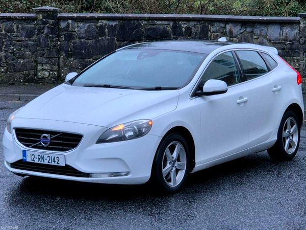 Volvo V40 Hatchback, Diesel, 2012, White