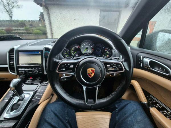 Porsche Cayenne SUV, Petrol Plug-in Hybrid, 2015, Black