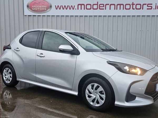Toyota Yaris Hatchback, Petrol Hybrid, 2020, Silver