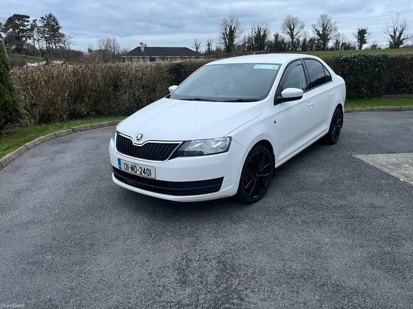 Skoda Rapid Hatchback, Diesel, 2013, White