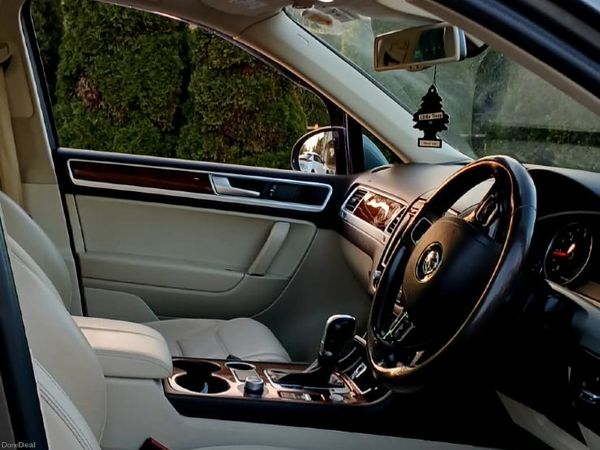 Volkswagen Touareg SUV, Diesel, 2016, Grey