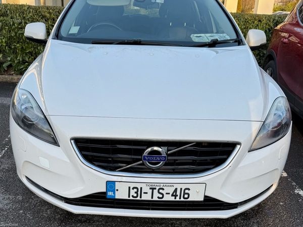 Volvo V40 Hatchback, Diesel, 2013, White