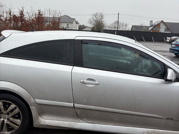Opel Astra Hatchback, Petrol, 2009, Silver
