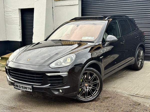 Porsche Cayenne SUV, Petrol Plug-in Hybrid, 2015, Black