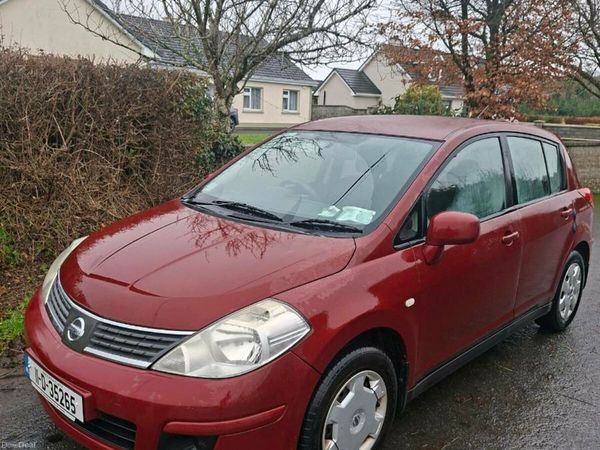 Nissan Tiida Hatchback, Diesel, 2011, Red