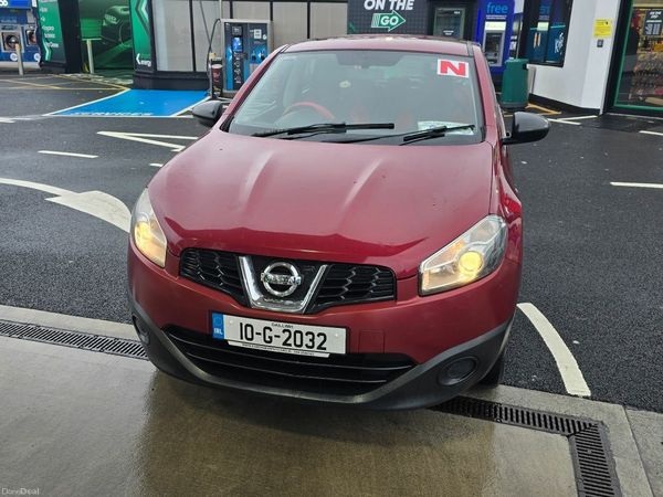 Nissan Qashqai Hatchback, Diesel, 2010, Red