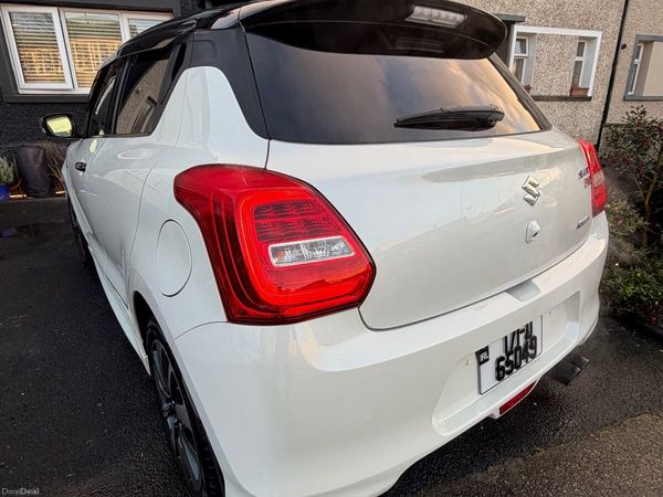 Suzuki Swift Hatchback, Petrol, 2017, White