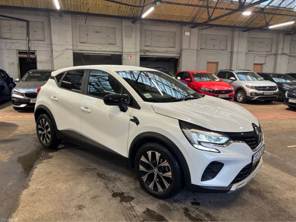 Renault Captur Hatchback, Petrol, 2023, White