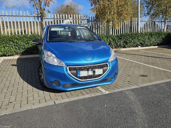 Peugeot 208 Hatchback, Diesel, 2013, Blue