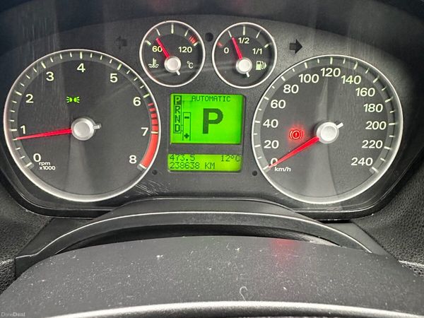 Ford Focus Saloon, Petrol, 2006, Silver