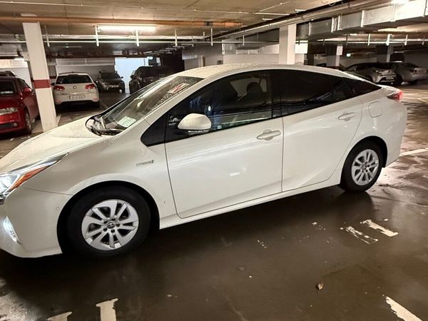 Toyota Prius Hatchback, Petrol Hybrid, 2018, White