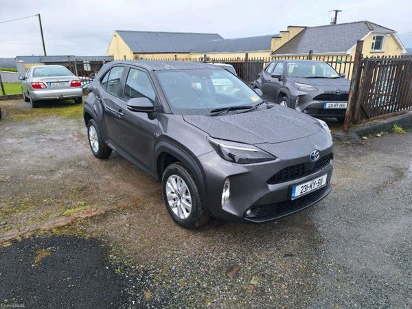 Toyota Yaris Cross Hatchback, Petrol Hybrid, 2023, Grey