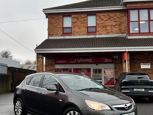 Opel Astra Hatchback, Diesel, 2011, Grey