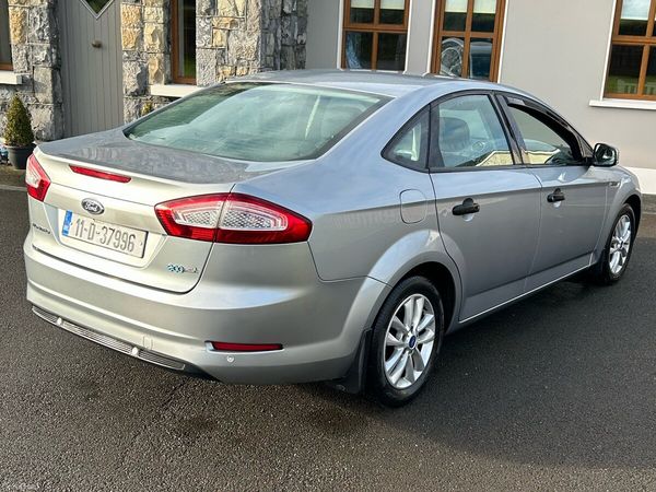 Ford Mondeo Saloon, Diesel, 2011, Silver