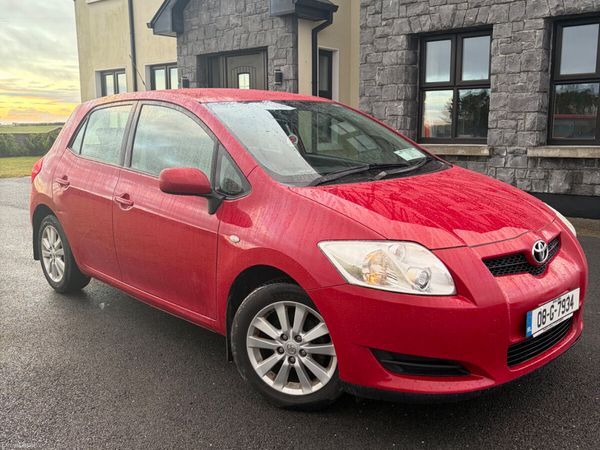 Toyota Auris Hatchback, Petrol, 2008, Red