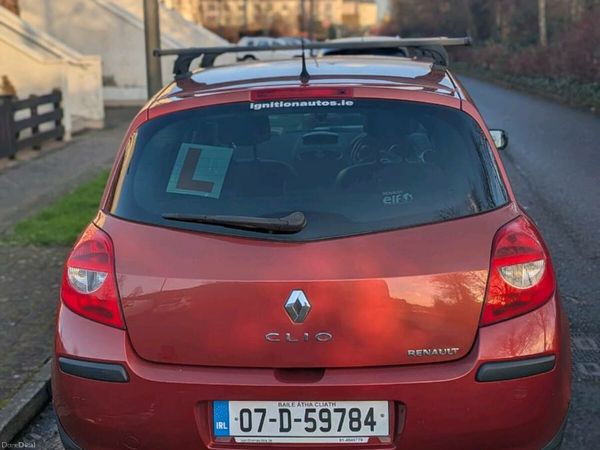 Renault Clio Hatchback, Petrol, 2007, Red