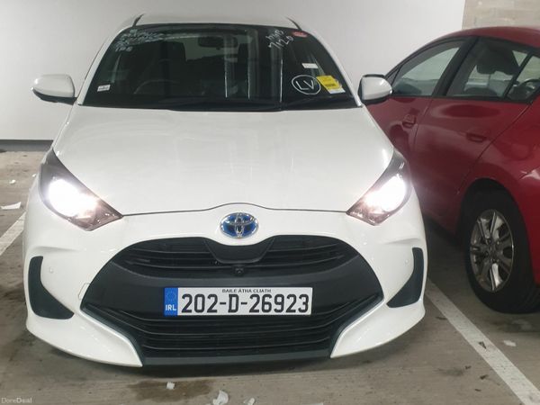 Toyota Yaris Hatchback, Petrol Hybrid, 2020, White