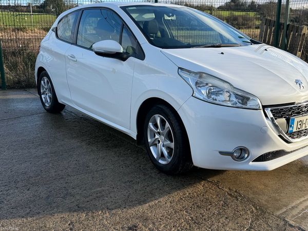 Peugeot 208 Hatchback, Petrol, 2013, White