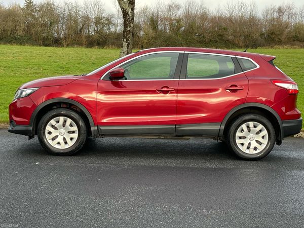 Nissan Qashqai Hatchback, Diesel, 2016, Red