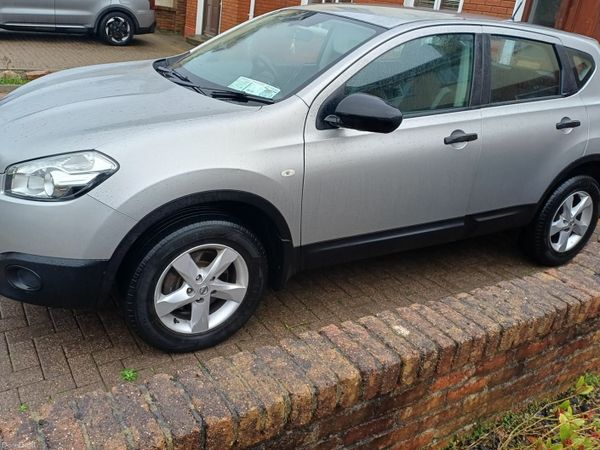 Nissan Qashqai Hatchback, Diesel, 2011, Silver