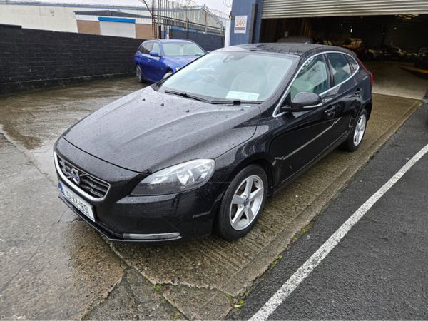 Volvo V40 Hatchback, Diesel, 2015, Black
