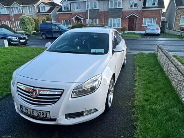 Vauxhall Insignia Hatchback, Diesel, 2012, White