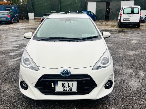 Toyota Aqua Hatchback, Petrol Hybrid, 2016, White