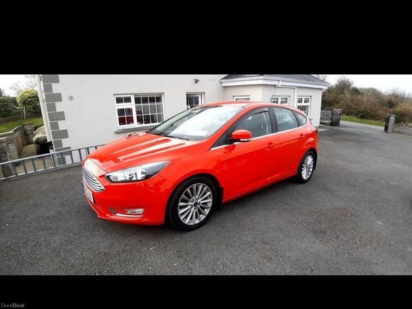 Ford Focus Hatchback, Diesel, 2015, Red