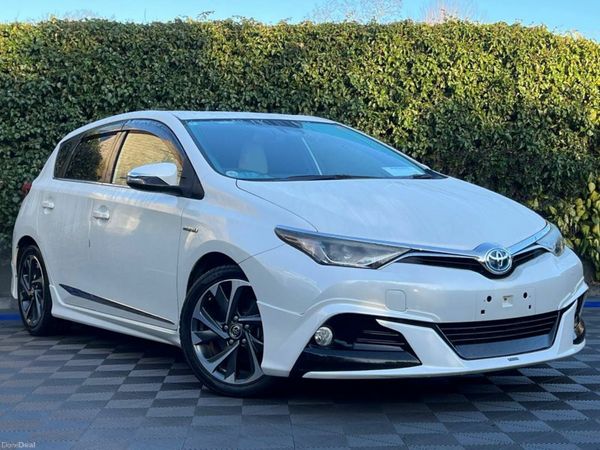 Toyota Auris Hatchback, Petrol Hybrid, 2016, White