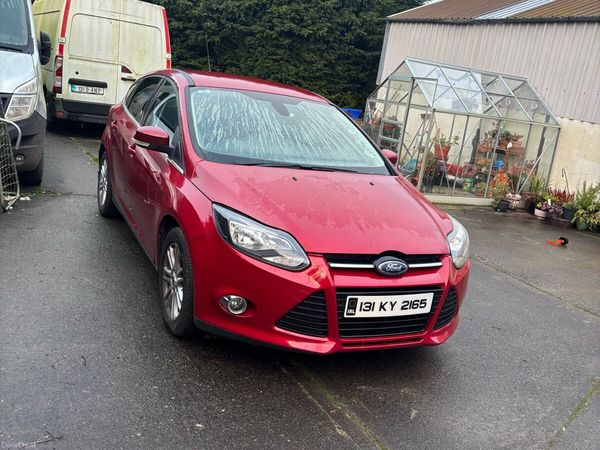 Ford Focus Hatchback, Petrol, 2013, Red