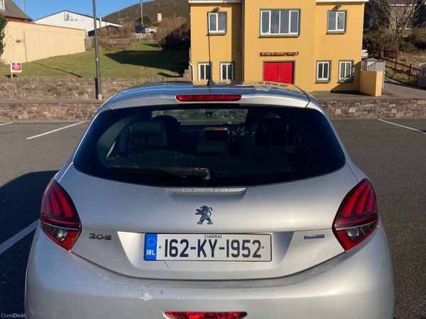 Peugeot 208 Hatchback, Diesel, 2016, Silver