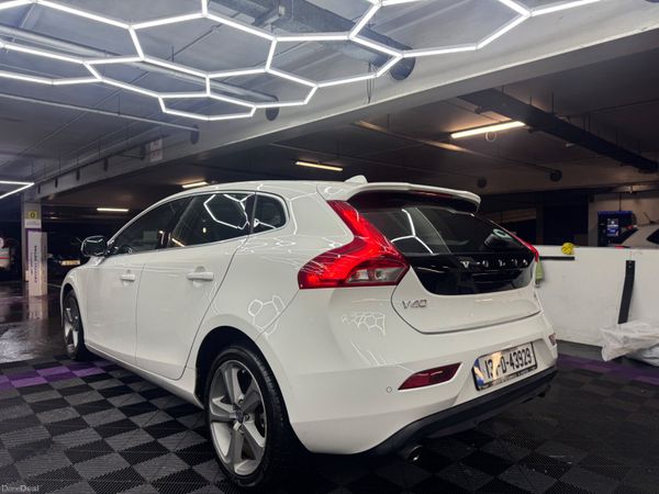 Volvo V40 Hatchback, Petrol, 2013, White