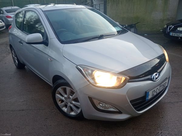Hyundai i20 Hatchback, Petrol, 2012, Silver