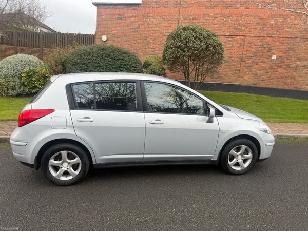 Nissan Tiida Hatchback, Diesel, 2010, Silver