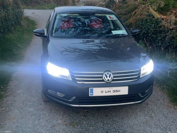 Volkswagen Passat Saloon, Diesel, 2011, Grey