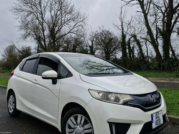 Honda Fit Hatchback, Petrol, 2014, White