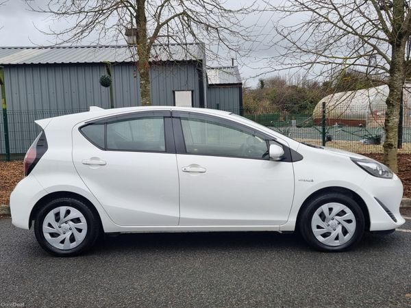 Toyota Aqua Hatchback, Petrol Hybrid, 2020, White