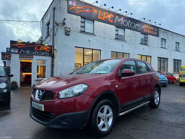 Nissan Qashqai Hatchback, Diesel, 2010, Red